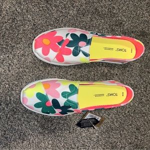 Toms new with tags retro floral alpargata cupsole 8.5